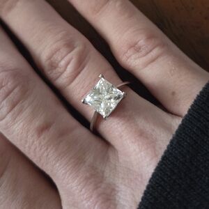 10k White Gold Ring with Clear Stone